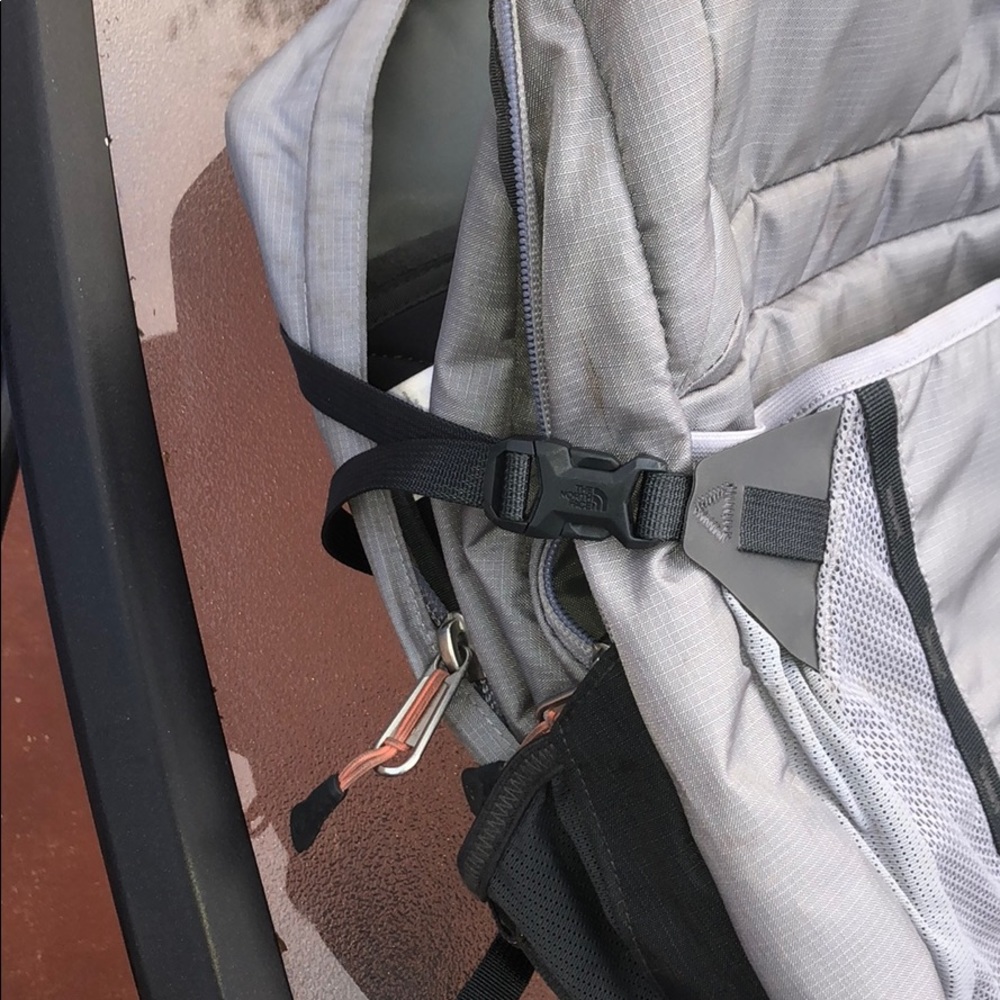 NorthFace Recon Backpack - Picture 10 of 11